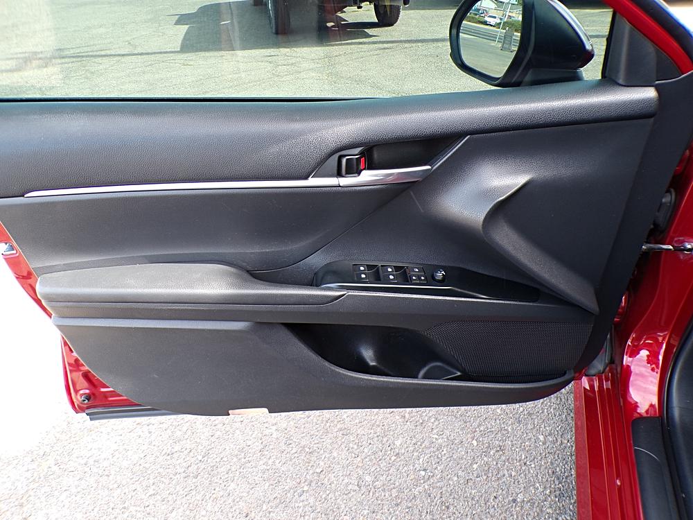 2019 Toyota Camry LE - Photo 11