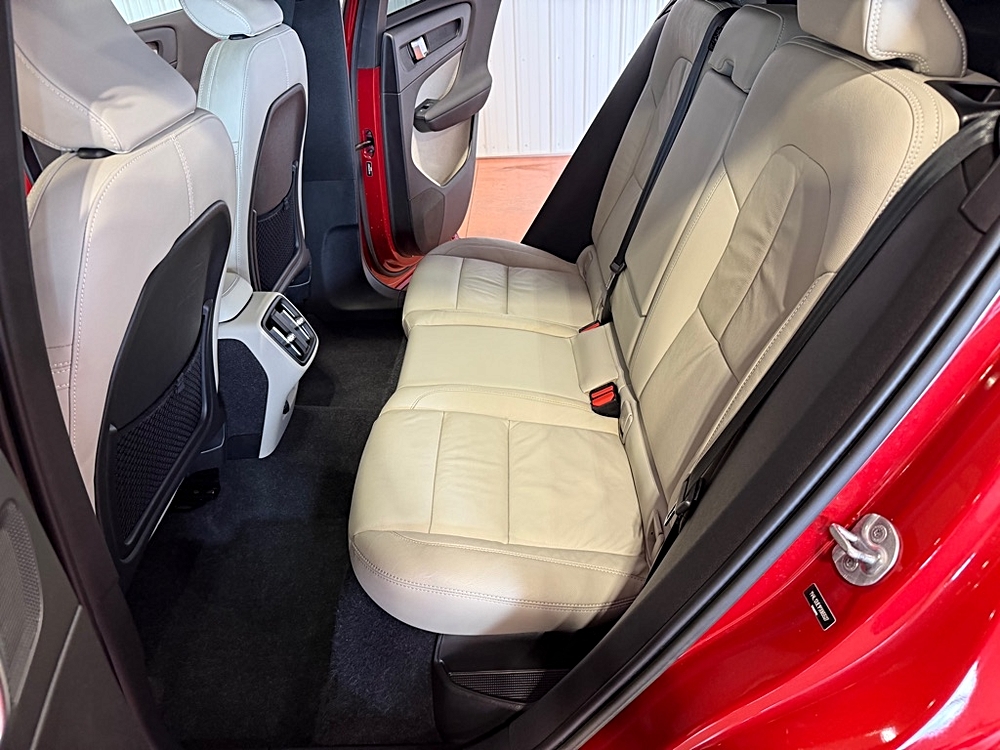 2023 Volvo XC40 Plus - Photo 21