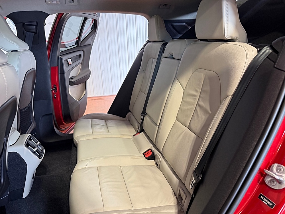 2023 Volvo XC40 Plus - Photo 22