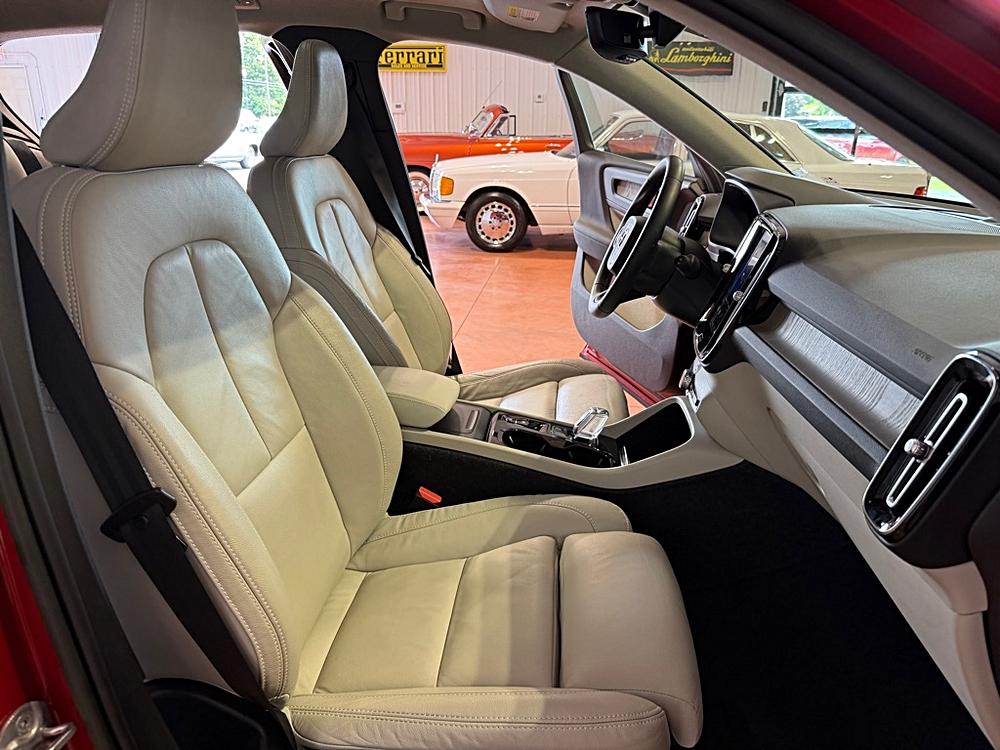 2023 Volvo XC40 Plus - Photo 25