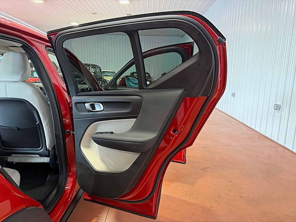 2023 Volvo XC40 Plus - Photo 26