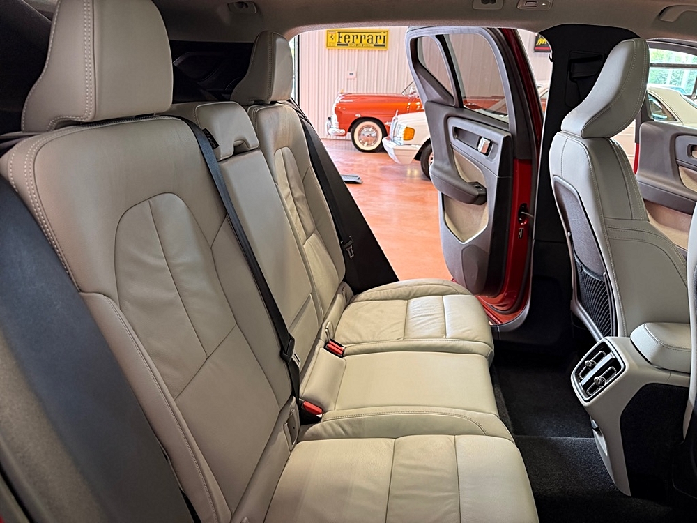 2023 Volvo XC40 Plus - Photo 28