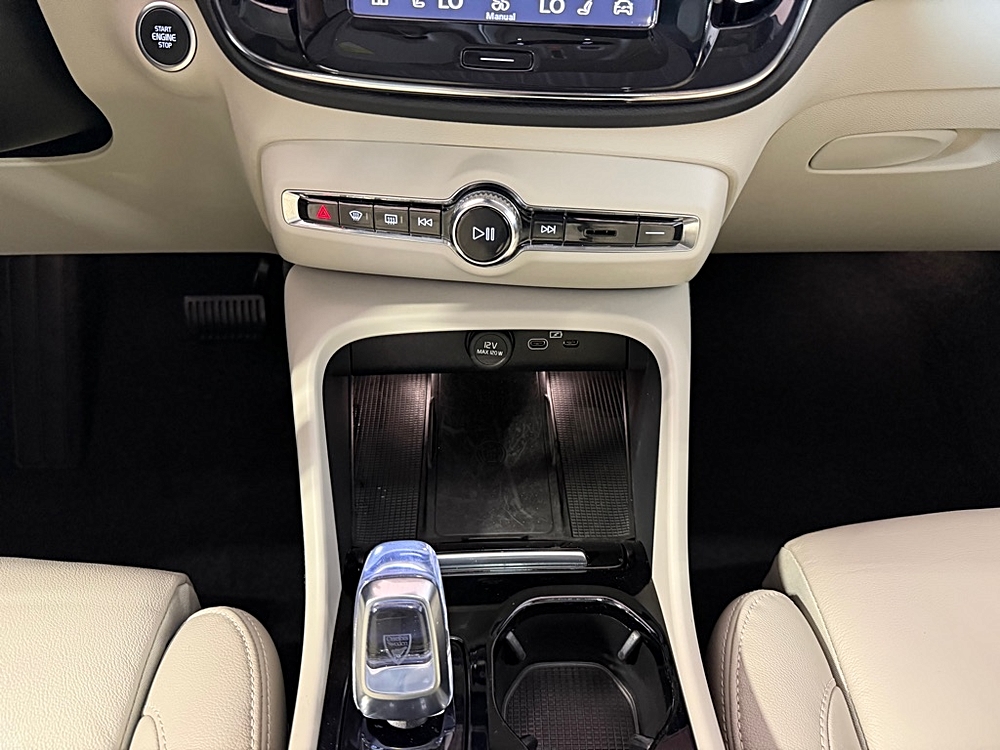 2023 Volvo XC40 Plus - Photo 33