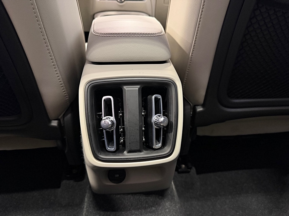 2023 Volvo XC40 Plus - Photo 35