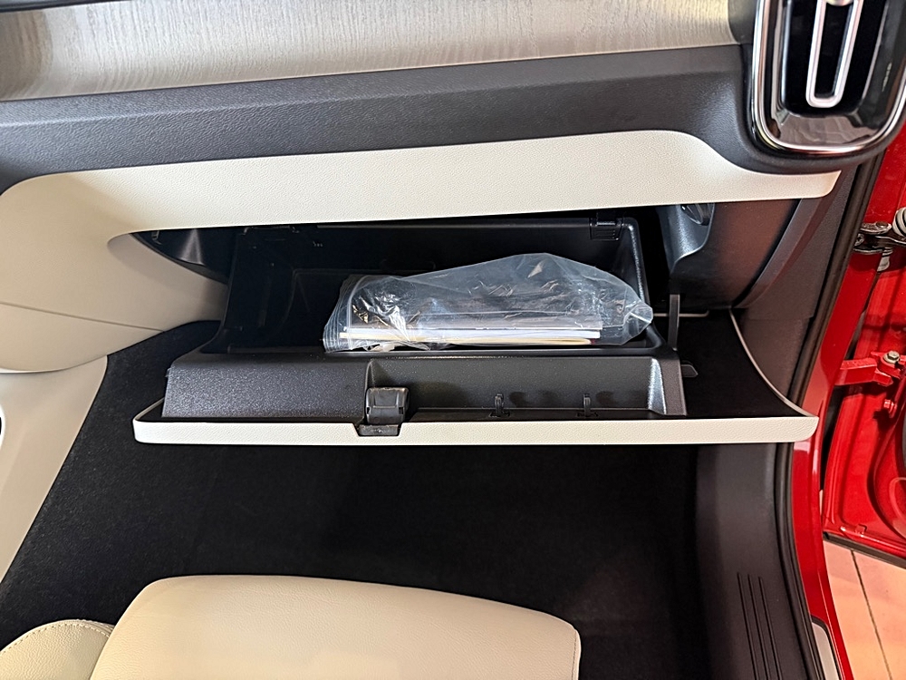 2023 Volvo XC40 Plus - Photo 36