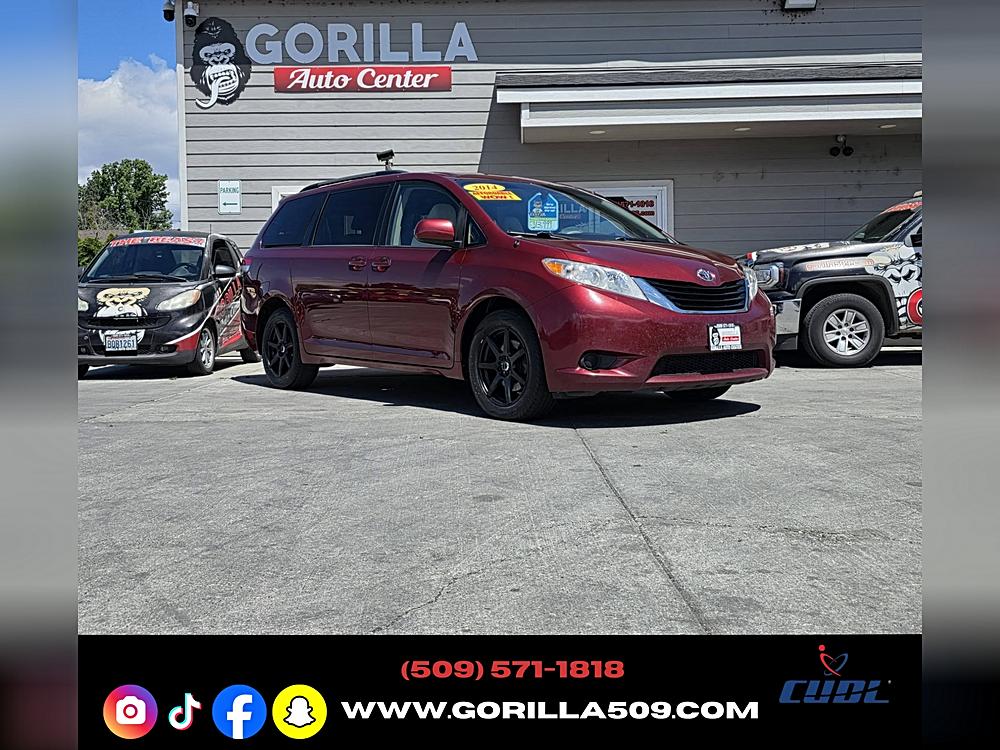 2014 Toyota Sienna LE V6 AWD 7-Passenger's photo