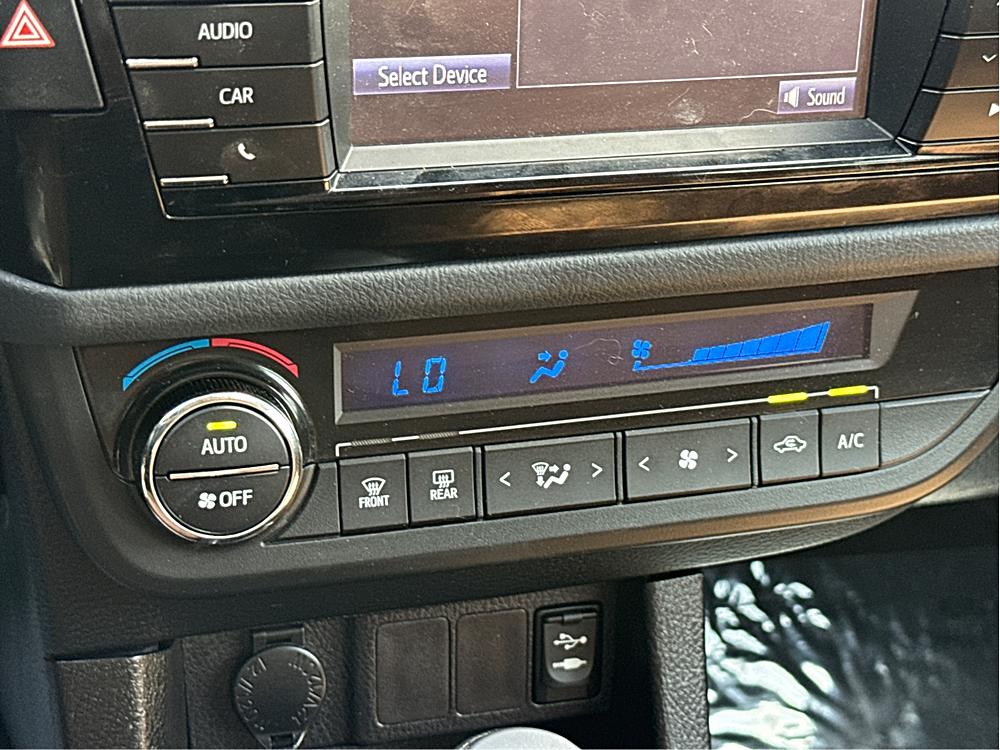 2015 Toyota Corolla LE - Photo 27