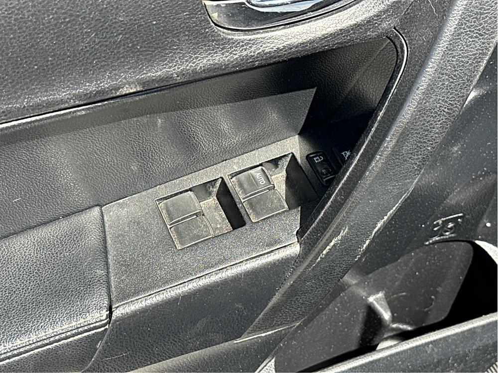 2015 Toyota Corolla LE - Photo 30