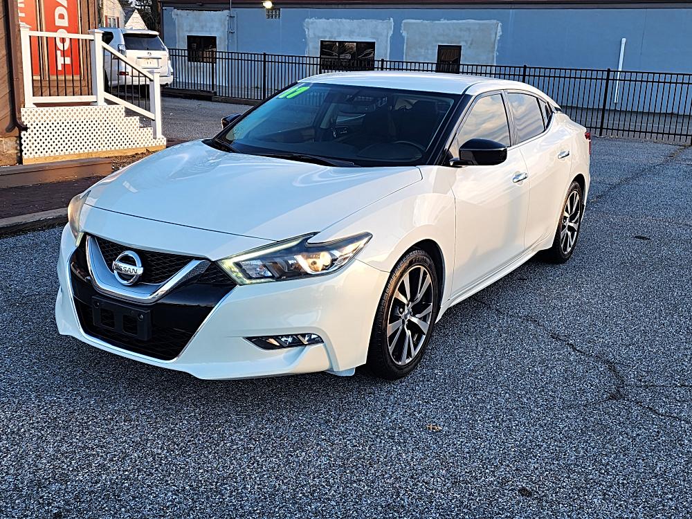 2017 Nissan Maxima S's photo