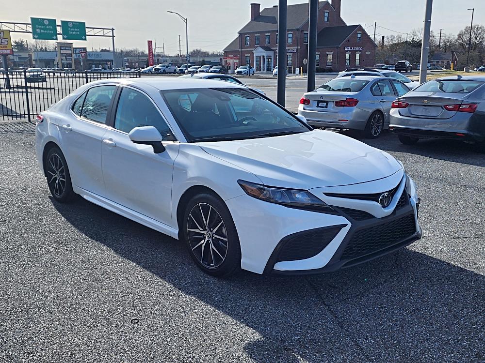 2024 Toyota Camry SE's photo