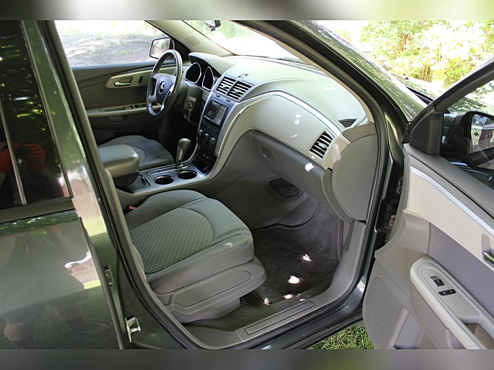 2011 Chevrolet Traverse LS - Photo 8