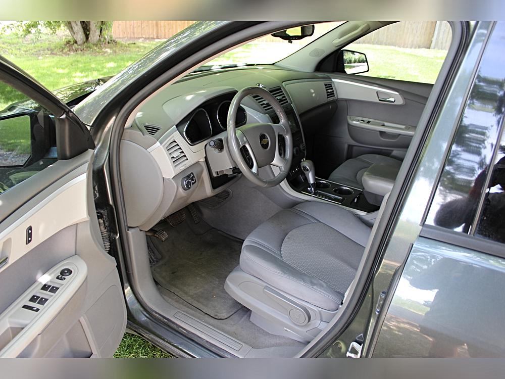 2011 Chevrolet Traverse LS - Photo 6