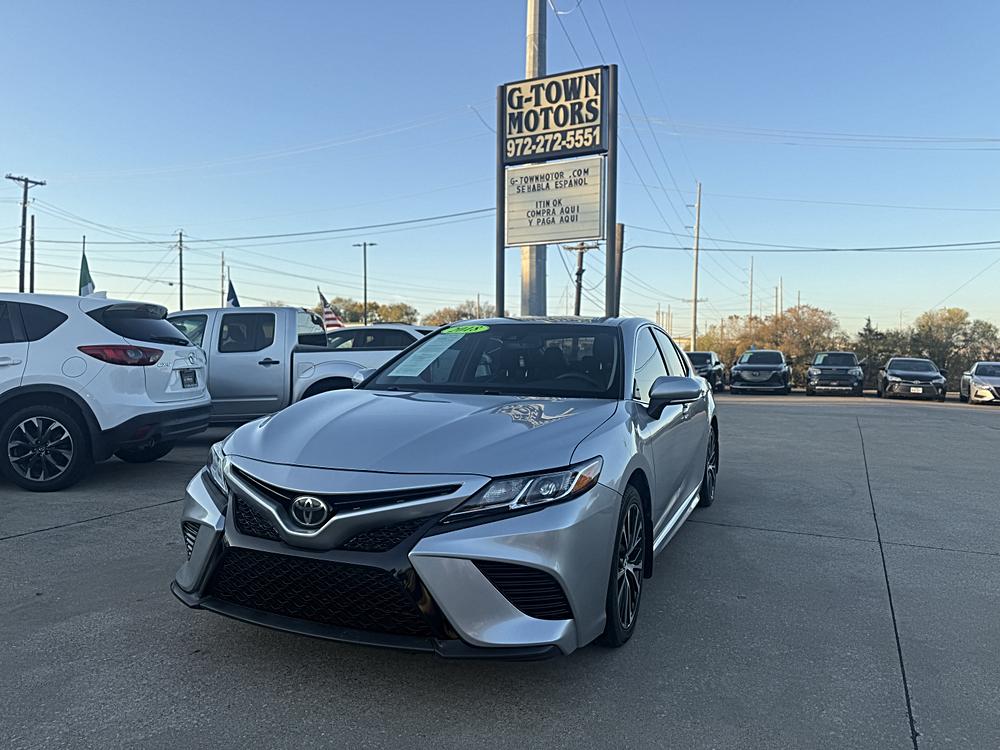 2018 Toyota Camry SE's photo