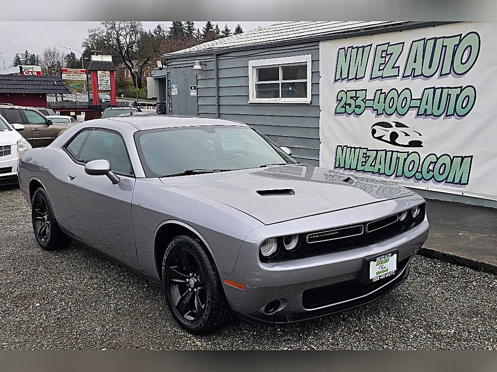 2016 Dodge Challenger SXT's photo