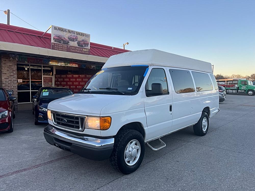 2006 Ford Econoline Wagon's photo