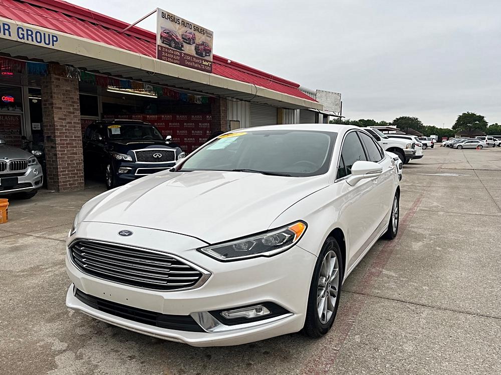 2017 Ford Fusion SE FWD's photo