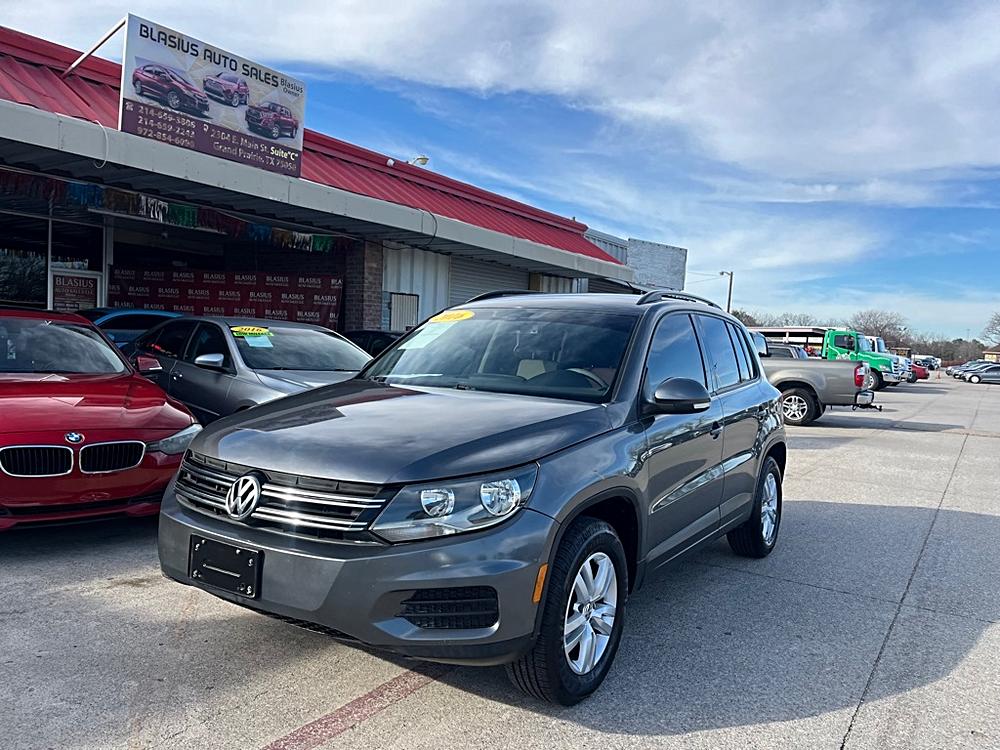 2016 Volkswagen Tiguan S's photo