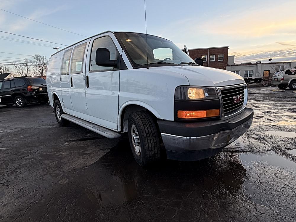 2017 GMC Savana Cargo Work Van's photo
