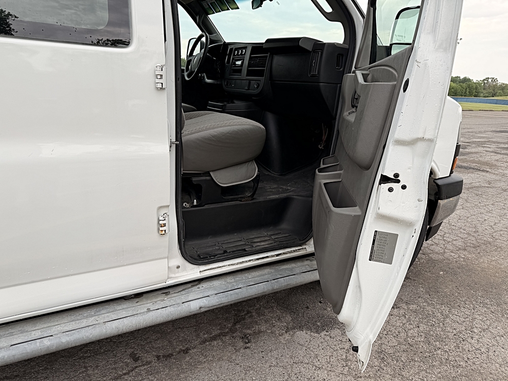 2017 GMC Savana Cargo Work Van - Photo 11