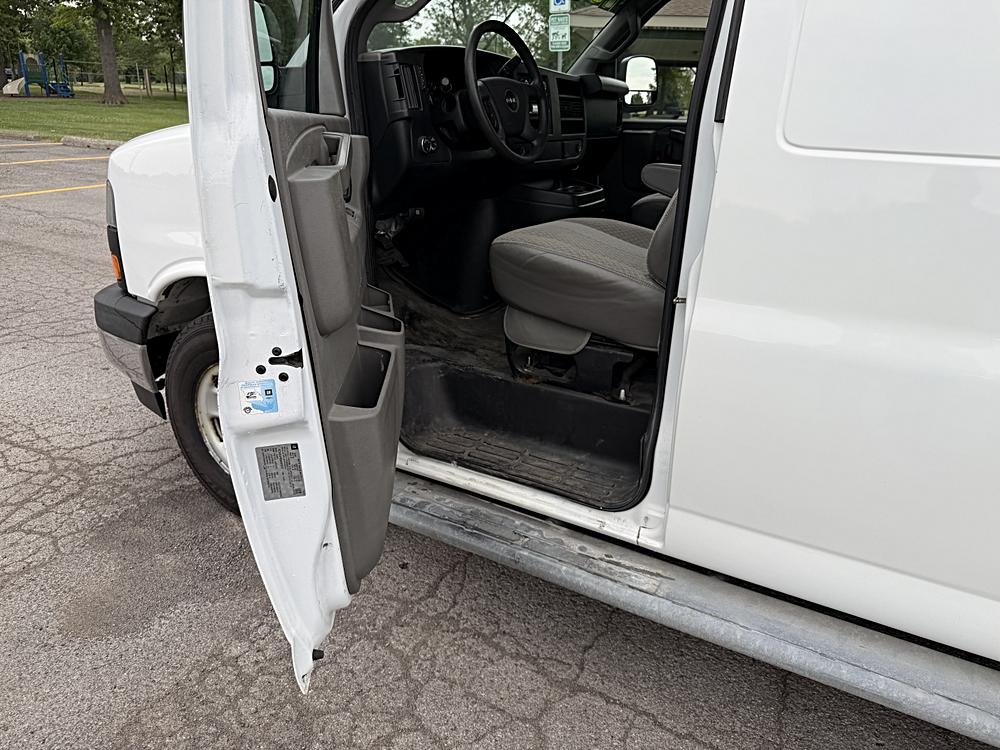 2017 GMC Savana Cargo Work Van - Photo 9