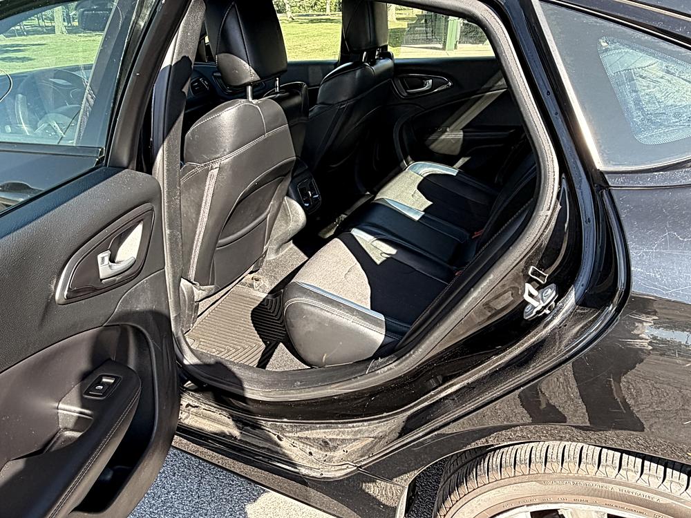 2015 Chrysler 200 S - Photo 33