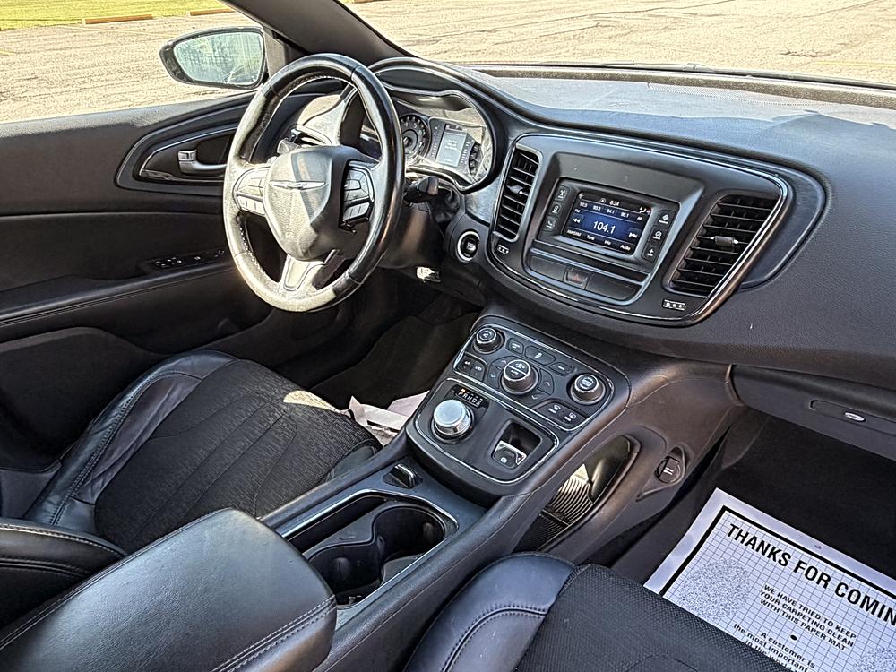 2015 Chrysler 200 S - Photo 30