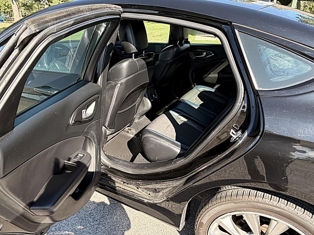 2015 Chrysler 200 S - Photo 34