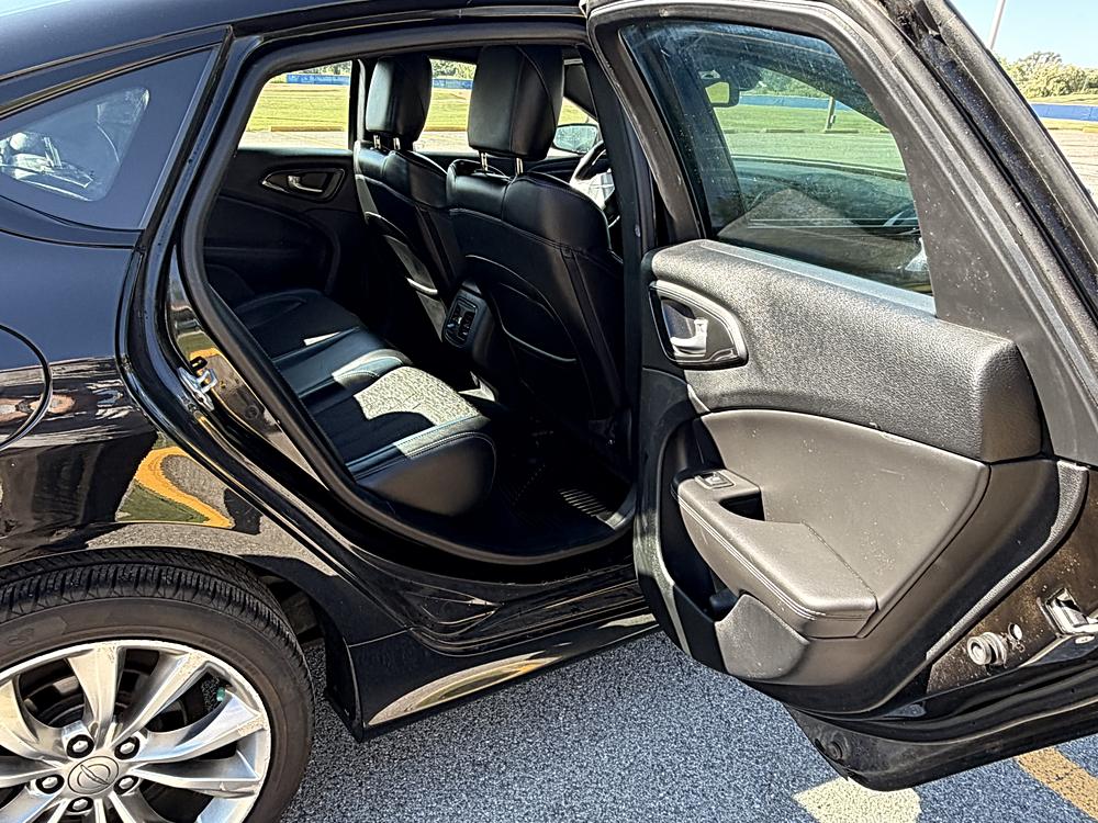 2015 Chrysler 200 S - Photo 32