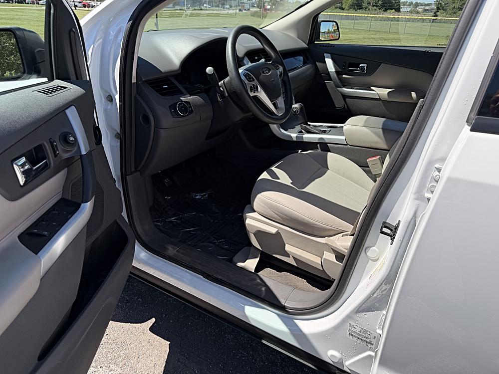2014 Ford Edge SE - Photo 16