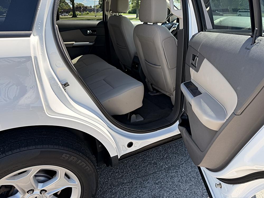2014 Ford Edge SE - Photo 11