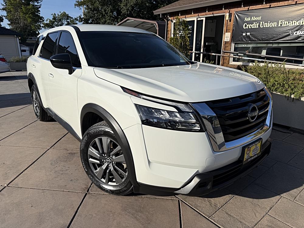 2023 Nissan Pathfinder S 4WD's photo