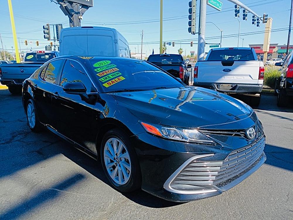 2021 Toyota Camry LE's photo
