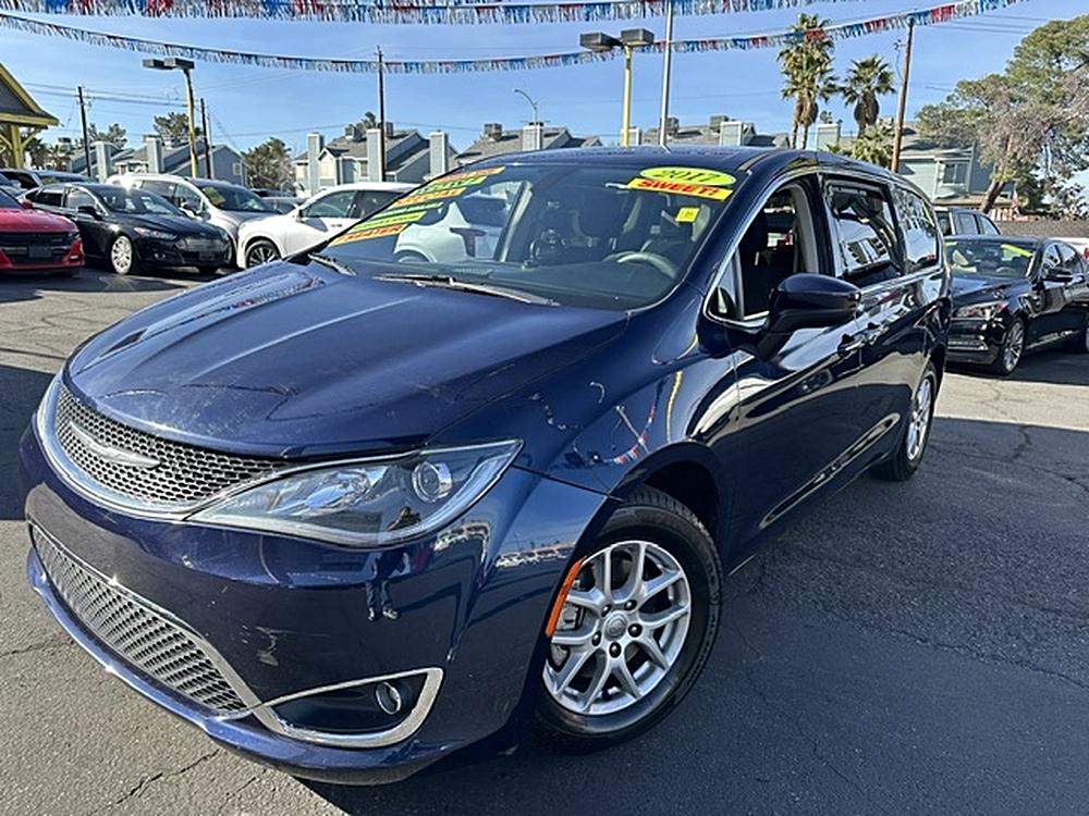 2017 Chrysler Pacifica Touring Plus's photo