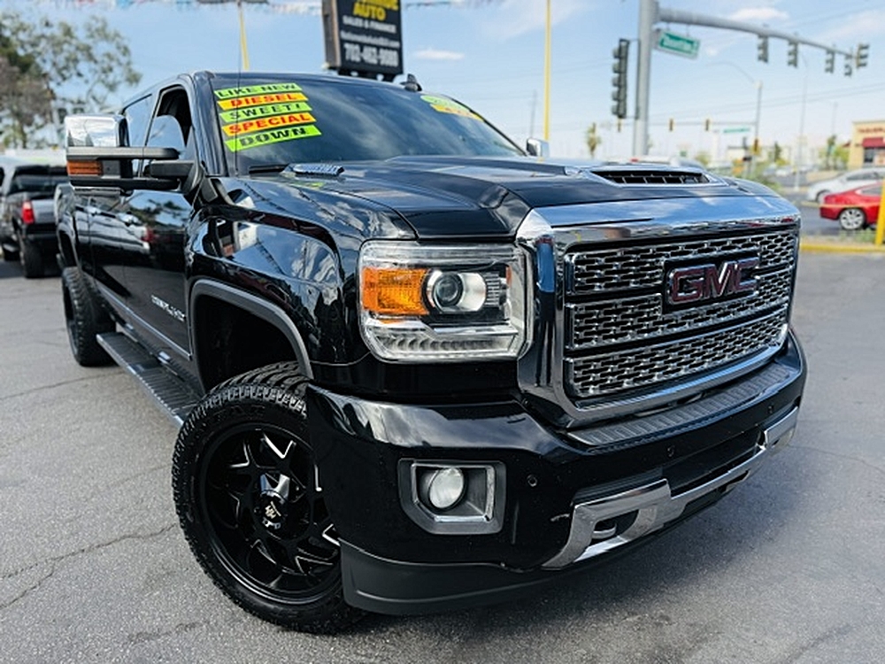 2019 GMC Sierra 4WD Crew Cab Standard Box Denali's photo