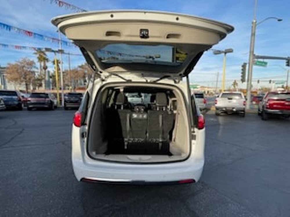2017 Chrysler Pacifica Touring-L - Photo 16