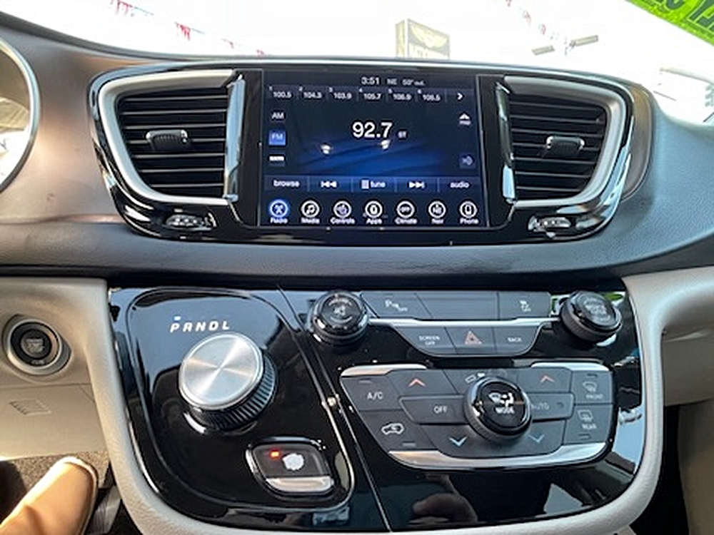 2017 Chrysler Pacifica Touring-L - Photo 18