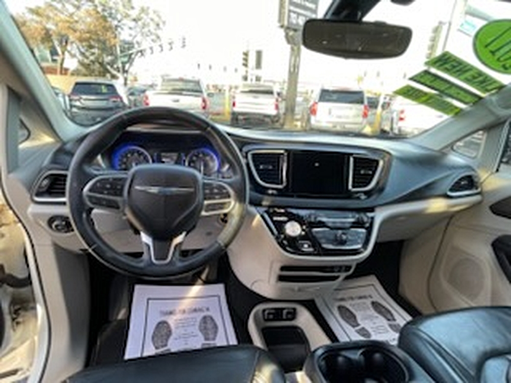2017 Chrysler Pacifica Touring-L - Photo 19
