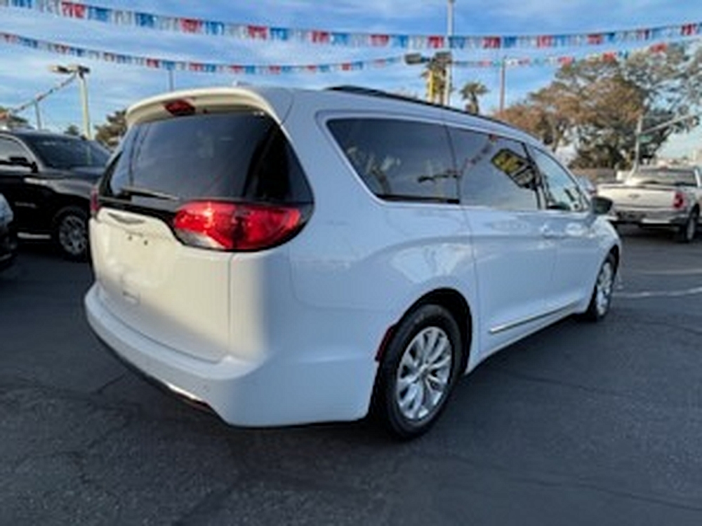 2017 Chrysler Pacifica Touring-L - Photo 15