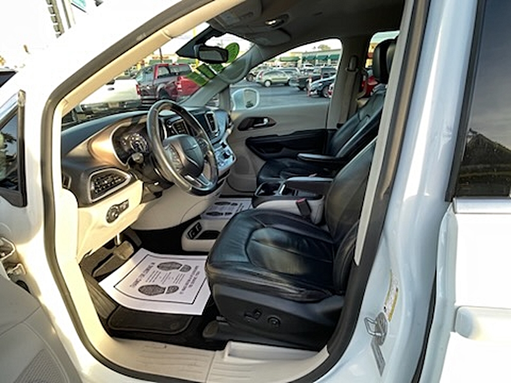 2017 Chrysler Pacifica Touring-L - Photo 21