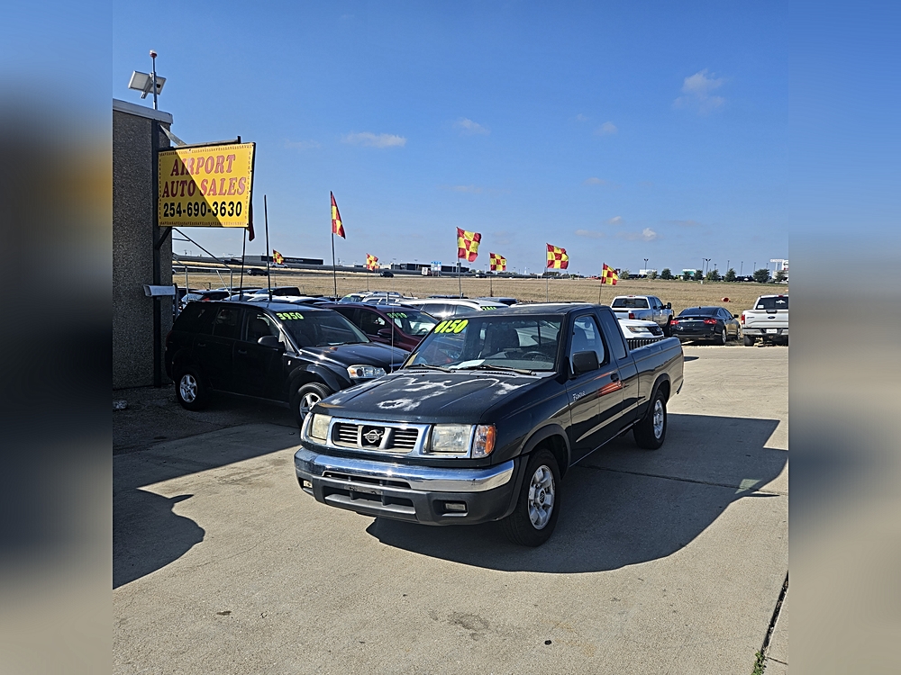 1999 Nissan Frontier XE's photo