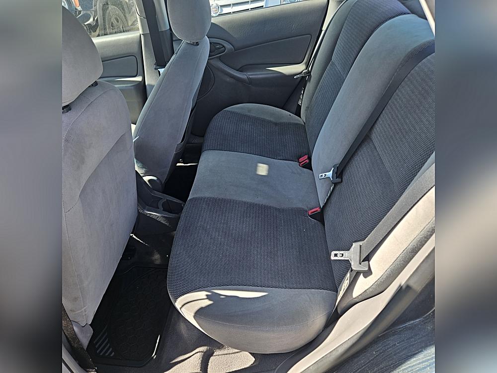 2003 Ford Focus SE - Photo 9