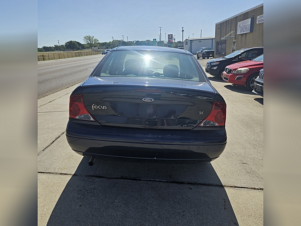 2003 Ford Focus SE - Photo 6
