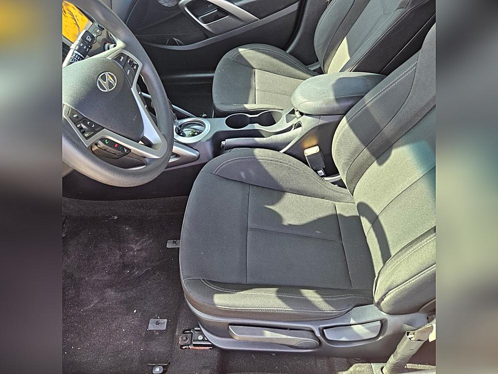 2014 Hyundai Veloster Base - Photo 16