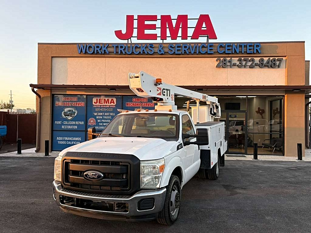 2015 Ford F-350 Super Duty Chassis Cab XLT