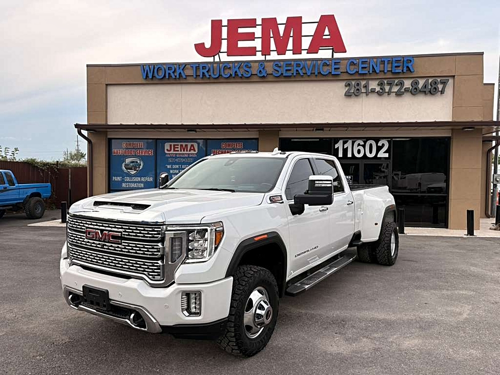 2022 GMC Sierra 4WD Crew Cab Long Box DRW Denali's photo