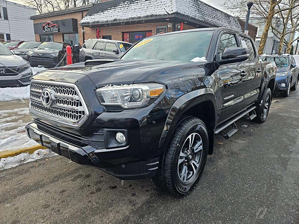 2016 Toyota Tacoma TRD Sport's photo