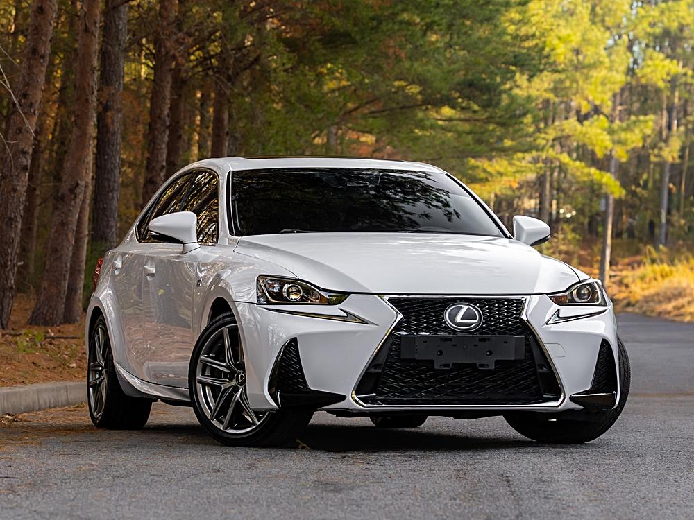 2017 Lexus IS 300's photo