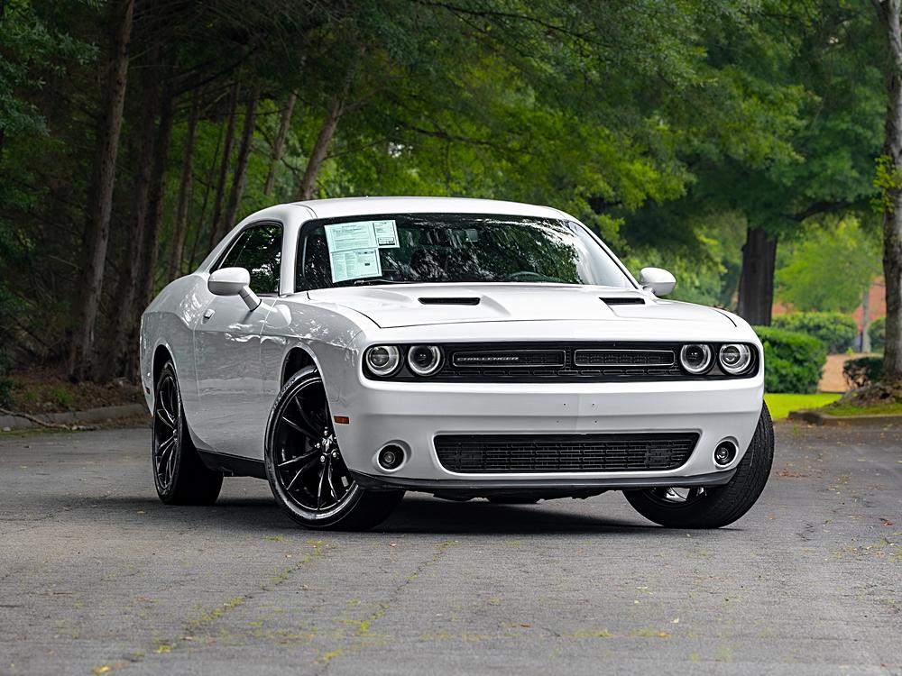 2017 Dodge Challenger SXT Plus's photo