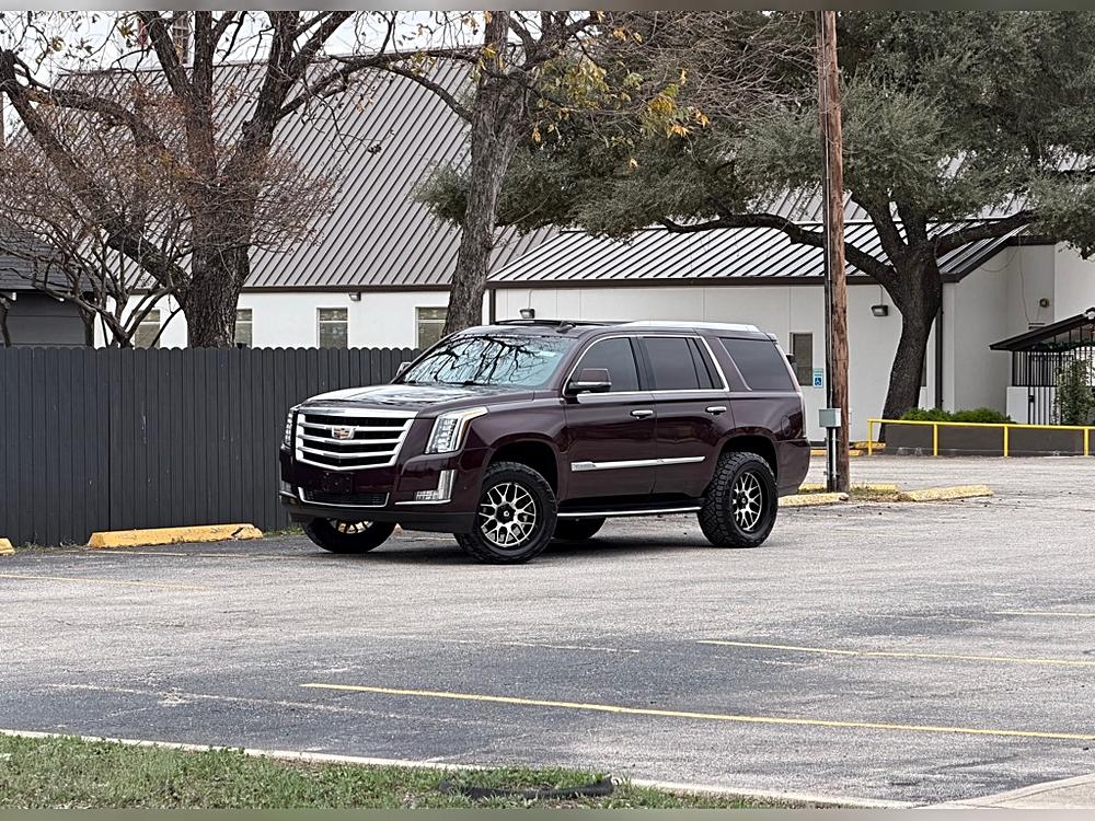 2017 Cadillac Escalade Luxury's photo