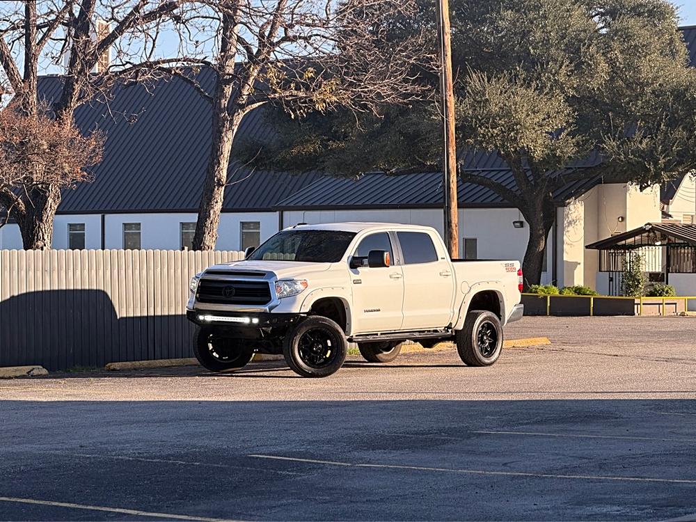 2014 Toyota Tundra SR5's photo